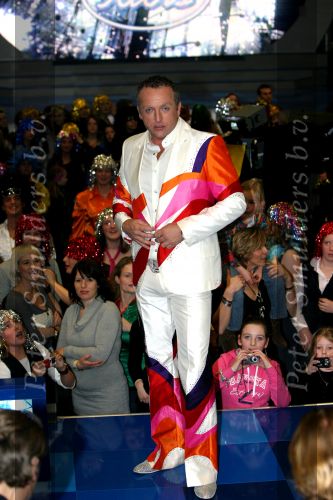 Hilversum 12 januari 2008
Opnames idols met oa Wendy v Dijk Martijn Krabbe Gordon John Ewbank Eric v Tijn en Jerney Kaagman.