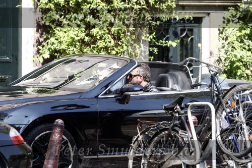 Amsterdam 24 april 2009
Gordon met zijn (ex) vriend Sander op de pc hooftstraat en in zijn bentley cabrio.