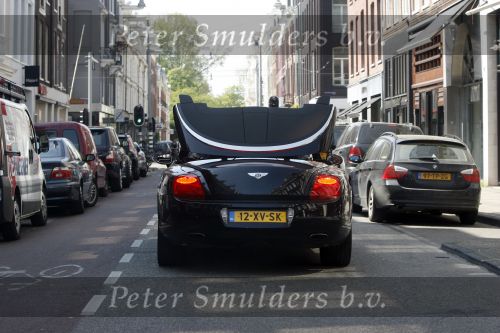 Amsterdam 24 april 2009
Gordon met zijn (ex) vriend Sander op de pc hooftstraat en in zijn bentley cabrio.
Peter Smulders bv