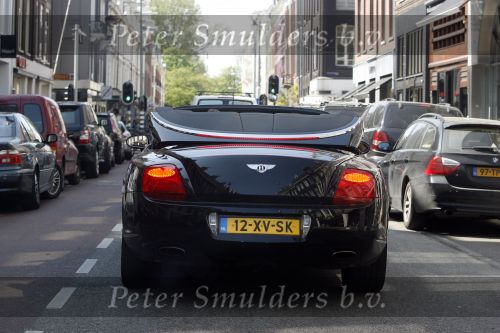 Amsterdam 24 april 2009
Gordon met zijn (ex) vriend Sander op de pc hooftstraat en in zijn bentley cabrio.
Peter Smulders bv