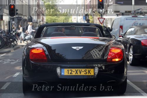 Amsterdam 24 april 2009
Gordon met zijn (ex) vriend Sander op de pc hooftstraat en in zijn bentley cabrio.
Peter Smulders bv