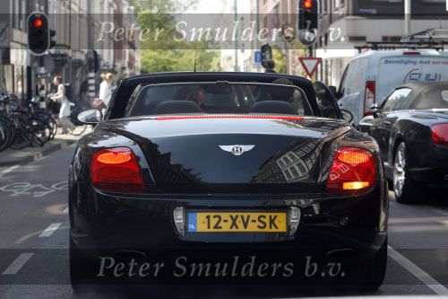 Amsterdam 24 april 2009
Gordon met zijn (ex) vriend Sander op de pc hooftstraat en in zijn bentley cabrio.
Peter Smulders bv