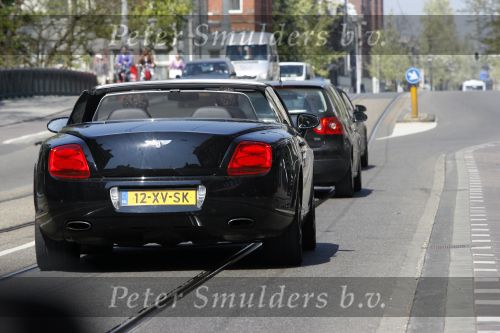 Amsterdam 24 april 2009
Gordon met zijn (ex) vriend Sander op de pc hooftstraat en in zijn bentley cabrio.
Peter Smulders bv