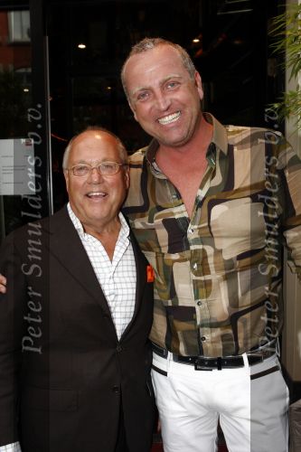 Amsterdam 26 juni 2008
Feestje voor Estelle Gullit haar 30e verjaardag in en pluche. Ruud was speciaal even over gekomen voor haar verjaardag. Gordon met Joop Braakhekke