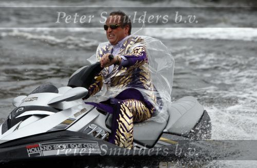 Amsterdam 30 september 2008
Persconferentie van de toppers Rene Froger Gordon en Gerard Joling ivm hun deelname aan het songfestival in het amstel hotel. toppers op jet ski\'s
Peter Smulders bv