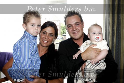 Amsterdam 13 juni 2008
Papa van het jaar verkiezing. Grad Damen met vrouw en kinderen