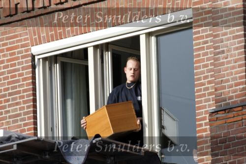 Amsterdam 4 december 2007
Guus Verstraeten en Simone Kleinsma verhuizen naar hun n ieuwe appartement.