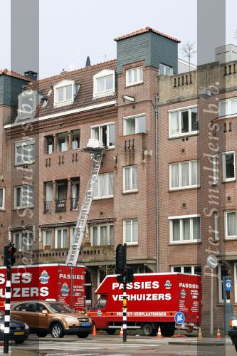 Amsterdam 4 december 2007
Guus Verstraeten en Simone Kleinsma verhuizen naar hun n ieuwe appartement.