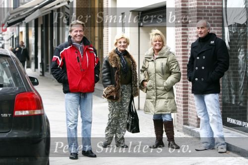 Amsterdam 19 februari 2008
Hanny en Ton Veerkamp aan het winkelen op de pc hooftstraat met vrienden.
Peter Smulders bv