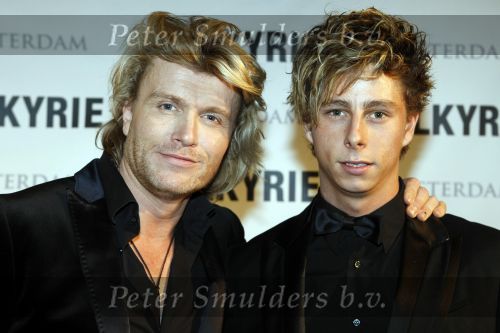 Amsterdam 22 januari 2009
Premiere Valkyrie in Tuschinski met Tom Cruise Carice v Houten en Halina Reijn. hans Klok met zijn vriend
Peter Smulders bv