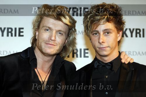 Amsterdam 22 januari 2009
Premiere Valkyrie in Tuschinski met Tom Cruise Carice v Houten en Halina Reijn. hans Klok met zijn vriend
Peter Smulders bv