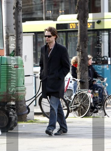 Amsterdam 8 april 2008
Hans Teeuwen op straat in amsterdam.
