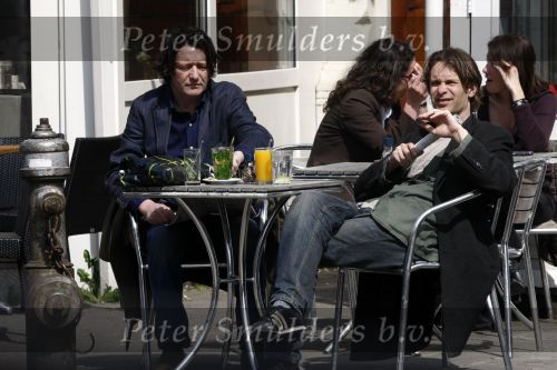 Amsterdam 22 april 2008 
Hans Teeuwen op terras samen met Pierre Bokma.
Peter Smulders bv