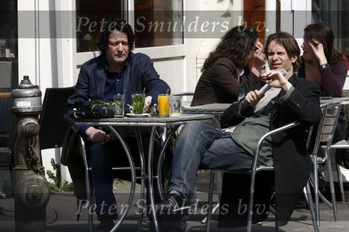 Amsterdam 22 april 2008 
Hans Teeuwen op terras samen met Pierre Bokma.
Peter Smulders bv
