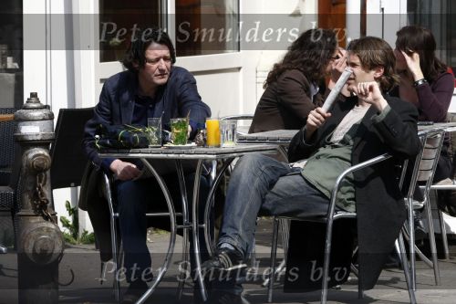 Amsterdam 22 april 2008 
Hans Teeuwen op terras samen met Pierre Bokma.
Peter Smulders bv