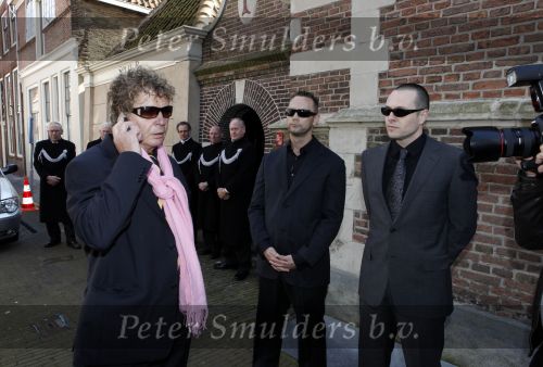 Hoorn 30 maart 2009
Astrid Colle en Hans v Hemert worden geweigerd bij de begrafenis van Martin Brozius.
Peter Smulders bv