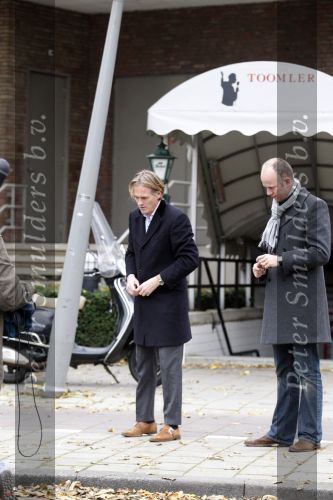 Amsterdam 2 november 2007
Jort Kelder speelt de moord op klaas bruinsma na bij het hilton hotel. Harry Lensink helpt hem daarbij.