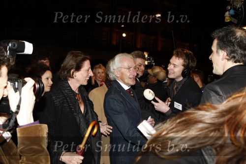 Amsterdam 11 maart 2008
Het boekenbal in de stadsschouwburg van Amsterdam. Harry Mulisch met vrouw
Peter Smulders bv