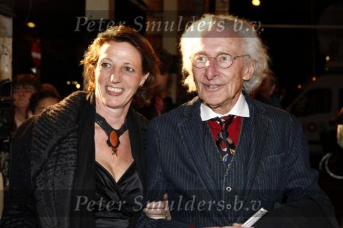 Amsterdam 11 maart 2008
Het boekenbal in de stadsschouwburg van Amsterdam. Harry Mulisch met vrouw
Peter Smulders bv