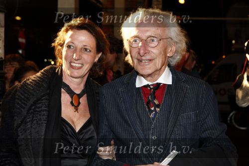 Amsterdam 11 maart 2008
Het boekenbal in de stadsschouwburg van Amsterdam. Harry Mulisch met vrouw
Peter Smulders bv