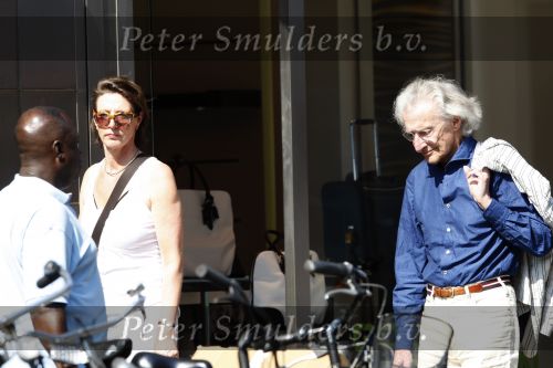 Amsterdam 13 mei 2008
Harry Mulisch met vriendin op de pc hooftstraat.