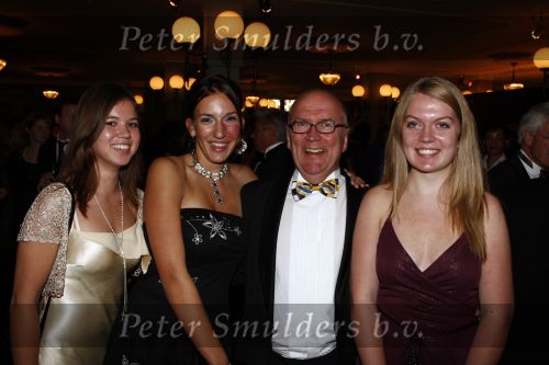 Hilvarenbeek 28 september 2008
Premiere sound of music in efteling theater. Harry Slinger met dochter en haar vriendinnen
Peter Smulders bv