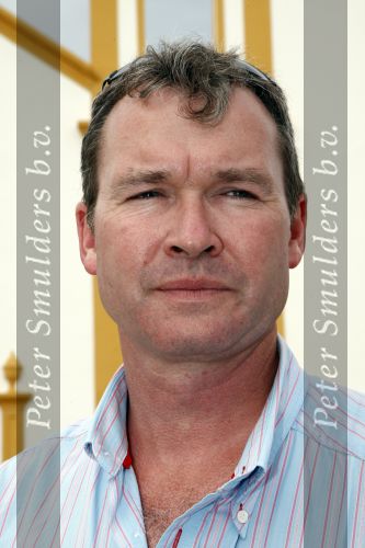 Praia da luz 3 mei 2008
Vandaag was het precies 1 jaar geleden dat Madeleine Mc Cann verdwenen is.  Ze sliepen toen in hotel ocean Club. Op deze dag was er een herdenkingsdiens in de kerk van het dorp. Familie, Michael Wright Sandy Cameron   waren aanwezig. Er waren veel cameraploegen en fotograven aanwezig. Pastoor Haynes Hubert leidde de dienst
Peter Smulders bv