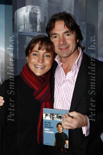 Amsterdam 15 februari 2008
Presentatie boek Hein Vergeer  in de ijsbar in amsterdam. Jack v Gelder en Erica Terpstra ontvangen het eerste boek. Yvonne v Gennip Ted Troost
Peter Smulders bv
