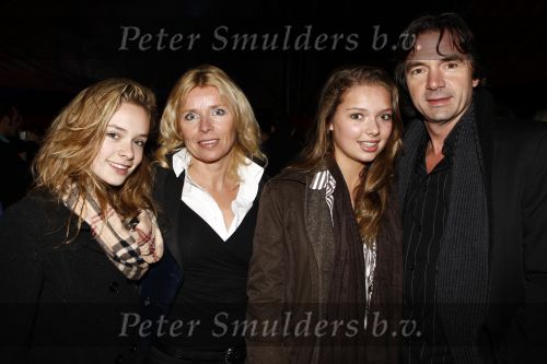 Amsterdam 29 februari 2008
Premiere Circus du soleil. Hein Vergeer met vrouw en kinderen
Peter Smulders bv