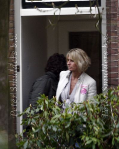 Laren 1 en 2 maart 2008
Sander Vahle heeft bij zijn vriendin Heleen Kolff geslapen en gaat daarna met haar naar zijn nieuwe huis kijken.
Peter Smulders bv