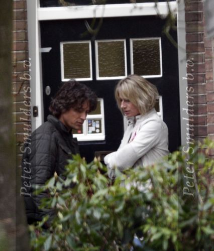 Laren 1 en 2 maart 2008
Sander Vahle heeft bij zijn vriendin Heleen Kolff geslapen en gaat daarna met haar naar zijn nieuwe huis kijken.
Peter Smulders bv