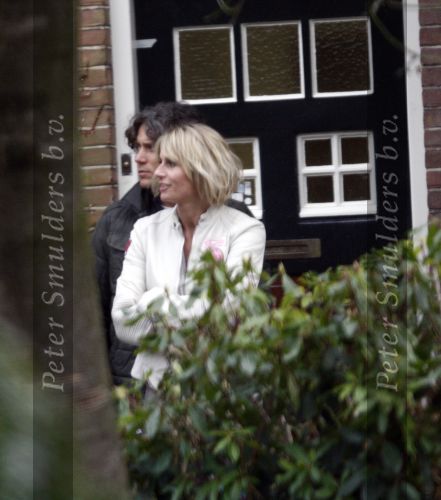 Laren 1 en 2 maart 2008
Sander Vahle heeft bij zijn vriendin Heleen Kolff geslapen en gaat daarna met haar naar zijn nieuwe huis kijken.
Peter Smulders bv