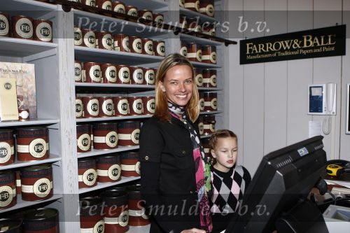 Edam 4 april 2008
Frank de Boer opent samen met zijn vrouw Helen een woonwinkel in Edam. 
Zijn 3 kinderen zijn er natuurlijk ook bij.