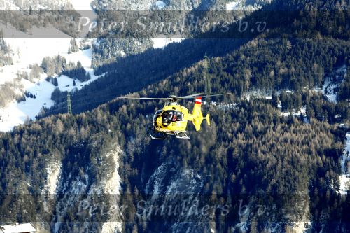 Fiss 15 februari 2009
Marco Borsato en Leontine op skivakantie met Jada Senna en Luca. Helicopter
Peter Smulders bv