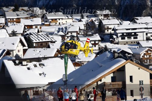Fiss 15 februari 2009
Marco Borsato en Leontine op skivakantie met Jada Senna en Luca. Helicopter
Peter Smulders bv