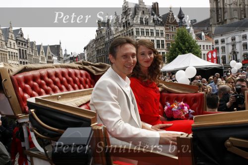 Antwerpen 9 mei 2009
Helmut Lotti trouwt voor de 3e keer. Zijn vrouw heet Jelle van Riet.
Peter Smulders bv
