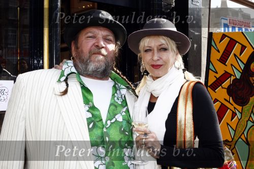 Amsterdam 11 mei 2009
Feestje Henk Schiffmacher en Sergio Herman. Sergio heeft een toetje gemaakt dat ontworpen is door Henk. henk met Louise
Peter Smulders bv