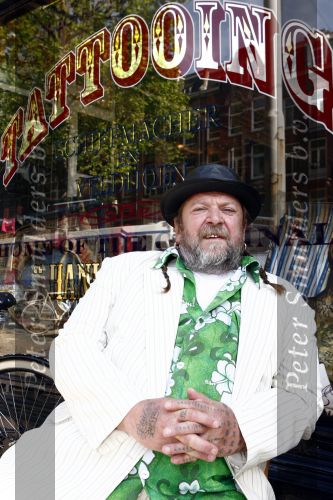 Amsterdam 11 mei 2009
Henk Schiffmacher voor zijn tatoo winkel.
Peter Smulders bv