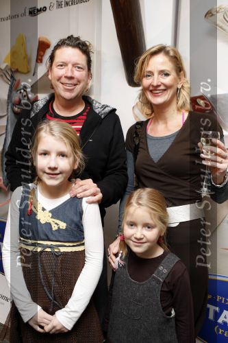Sprang Capelle 9 december 2007
Presentatie DVD Ratatouille. Henkjan Smits met vrouw en kinderen