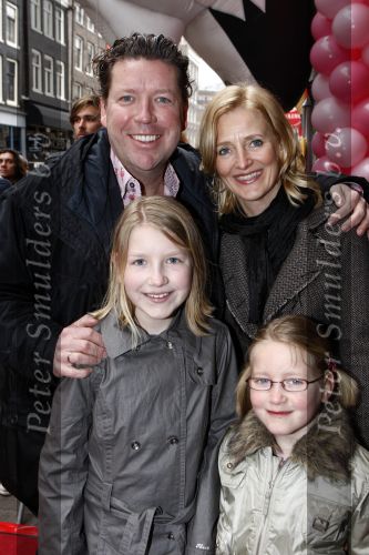 Amsterdam 12 april 2008
Henkjan Smits  met vrouw en kinderen bij de premiere van Morrison krijgt een zusje.