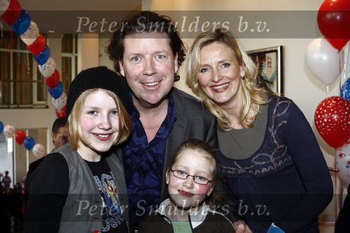 Tilburg 25 januari 2009
Premiere High school musical in schouwburg Tilburg. Henkjan Smits met vrouw en dochters
Peter Smulders bv