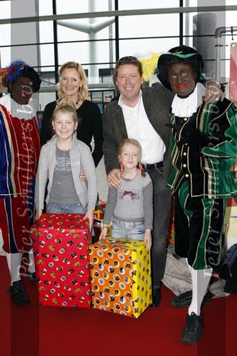 Rotterdam 25 november 2007
Premiere Feest van sinterklaas in ahoy. Henkjan Smits met vrouw en kinderen