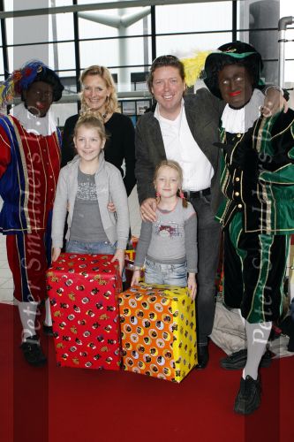 Rotterdam 25 november 2007
Premiere Feest van sinterklaas in ahoy. Henkjan Smits met vrouw en kinderen