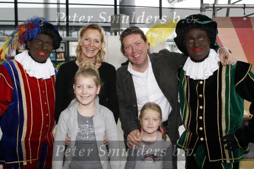 Rotterdam 25 november 2007
Premiere Feest van sinterklaas in ahoy. Henkjan Smits met vrouw en kinderen