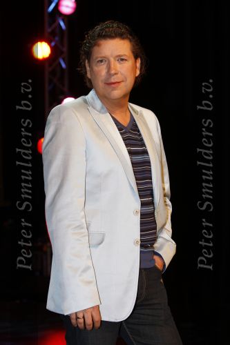 Hilversum26 maart 2008
Perspresentatie Holland\'s got talent in theater Gooiland met Gerard Joling Patricia Paay Viktor Brand en Henkjan Smits.
Peter Smulders bv