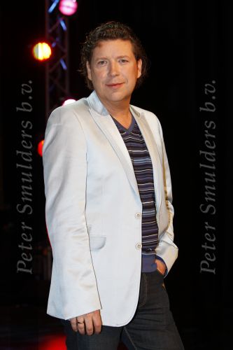 Hilversum26 maart 2008
Perspresentatie Holland\'s got talent in theater Gooiland met Gerard Joling Patricia Paay Viktor Brand en Henkjan Smits.
Peter Smulders bv