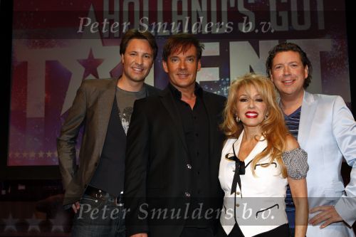 Hilversum26 maart 2008
Perspresentatie Holland\'s got talent in theater Gooiland met Gerard Joling Patricia Paay Viktor Brand en Henkjan Smits.
Peter Smulders bv