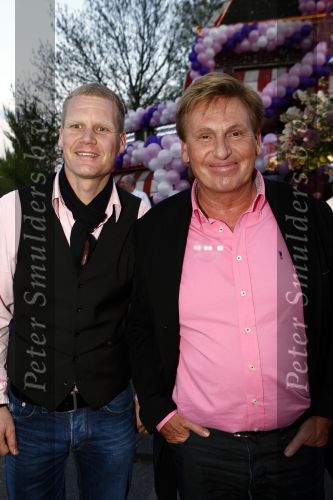 Amsterdam 27 april 2009
Feestje van Gerard Joling voor zijn 49e verjaardag bij cafe het Kalfje. Hennie Huisman met zijn schoonzoon Frank La croix
Peter Smulders bv