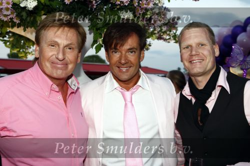 Amsterdam 27 april 2009
Feestje van Gerard Joling voor zijn 49e verjaardag bij cafe het Kalfje. Henny Huisman met zijn schoonzoon Frank La croix