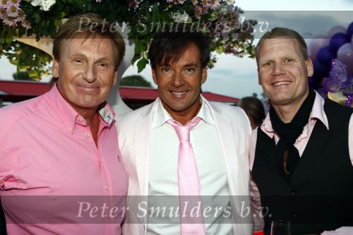Amsterdam 27 april 2009
Feestje van Gerard Joling voor zijn 49e verjaardag bij cafe het Kalfje. Henny Huisman met zijn schoonzoon Frank La croix